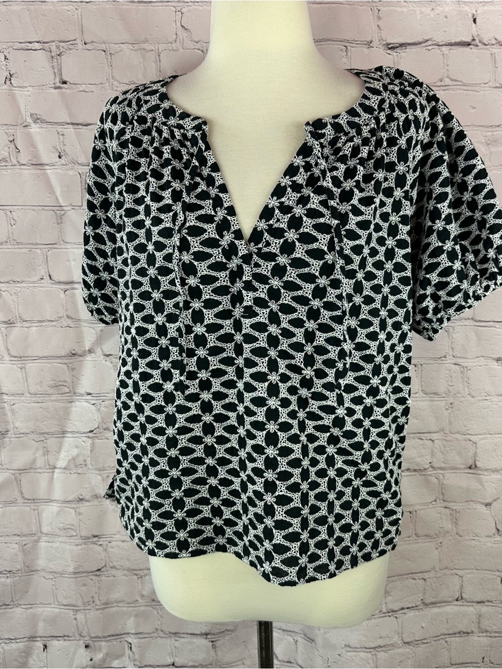 LOFT Black & White Blouse women M puff sleeve boho polished minimalist